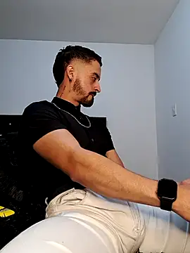 Snapshot of MAXIMUS_MASTE3 chatting on February 21, 2:06 am MAXIMUS MASTE3 online show from February 21, 2:06 am