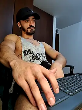 Snapshot of MAXIMUS_MASTE3 chatting on March 8, 3:17 am MAXIMUS MASTE3 online show from March 8, 3:17 am