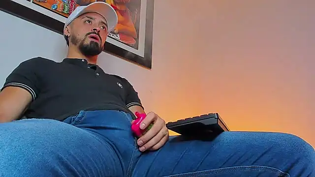 Snapshot of MAXIMUS_MASTE3 chatting on September 21, 8:43 pm MAXIMUS MASTE3 online show from September 21, 8:43 pm