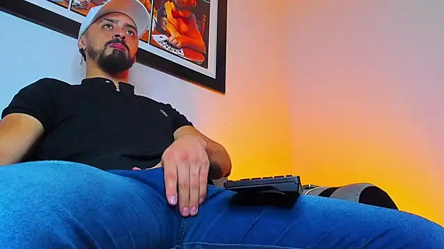 Snapshot of MAXIMUS_MASTE3 chatting on September 24, 8:01 pm MAXIMUS MASTE3 online show from September 24, 8:01 pm