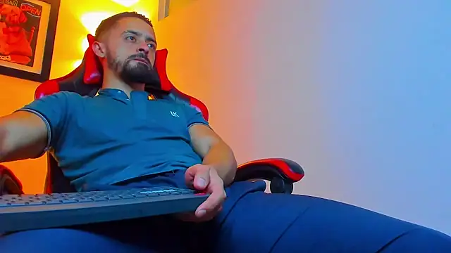 Snapshot of MAXIMUS_MASTE3 chatting on February 25, 6:12 am MAXIMUS MASTE3 online show from February 25, 6:12 am