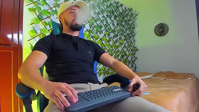 Snapshot of MAXIMUS_MASTE3 chatting on March 7, 4:20 am MAXIMUS MASTE3 online show from March 7, 4:20 am