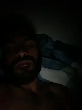 Snapshot of islandvybee55 chatting on December 6, 4:58 am islandvybee55 online show from December 6, 4:58 am