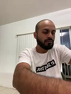 Snapshot of islandvybee55 chatting on January 31, 11:35 pm islandvybee55 online show from January 31, 11:35 pm