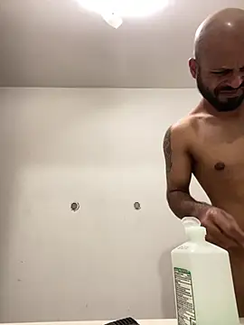 Snapshot of islandvybee55 chatting on March 2, 8:18 pm islandvybee55 online show from March 2, 8:18 pm