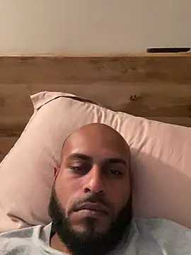 islandvybee55 online show from March 1, 2:41 pm