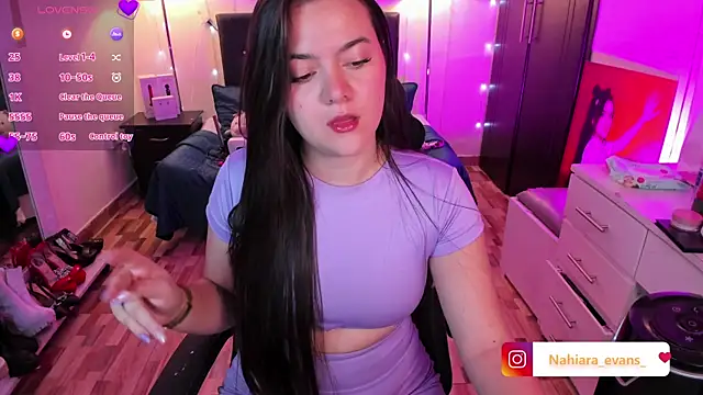 NahiaraEvans  online show from January 18, 5:22 am