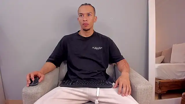 Snapshot of Dominick_star chatting on November 9, 4:00 am Dominick star online show from November 9, 4:00 am