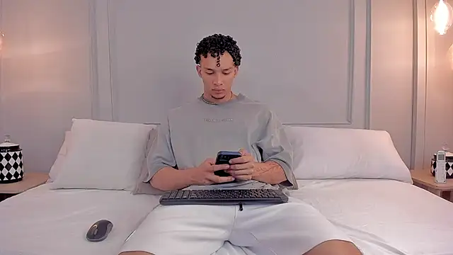 Snapshot of Dominick_star chatting on November 20, 4:01 am Dominick star online show from November 20, 4:01 am