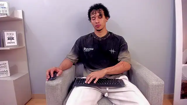 Snapshot of Dominick_star chatting on November 28, 4:04 am Dominick star online show from November 28, 4:04 am