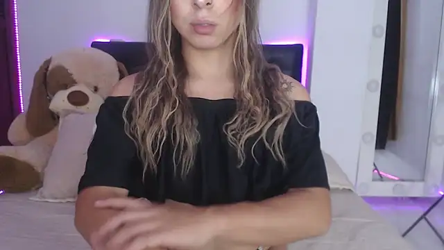 Sofieevans  online show from February 18, 9:31 pm