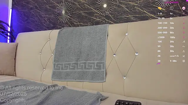 moona ray online show from February 8, 5:18 am