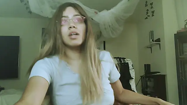 Snapshot of PolinaLoveX chatting on October 16, 3:40 am PolinaLoveX online show from October 16, 3:40 am