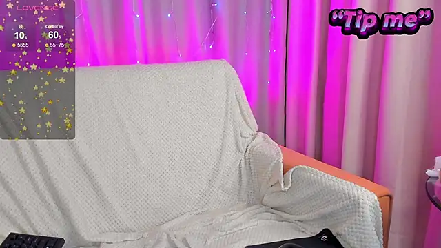 Snapshot of Lesi_Moonie01 chatting on February 10, 2:37 pm Lesi Moonie01 online show from February 10, 2:37 pm