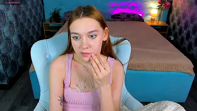Snapshot of Lesi_Moonie01 chatting on March 19, 2:24 pm Lesi Moonie01 online show from March 19, 2:24 pm