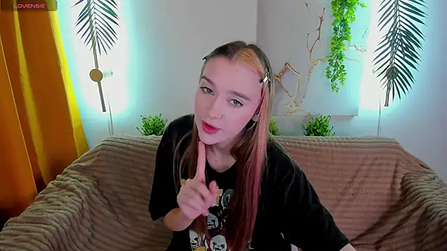 Snapshot of Lesi_Moonie01 chatting on September 15, 7:19 am Lesi Moonie01 online show from September 15, 7:19 am