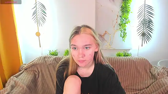 Snapshot of Lesi_Moonie01 chatting on September 19, 7:43 am Lesi Moonie01 online show from September 19, 7:43 am