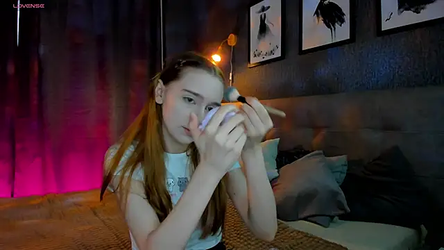 Snapshot of Lesi_Moonie01 chatting on October 3, 7:49 am Lesi Moonie01 online show from October 3, 7:49 am