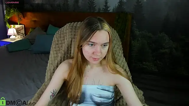 Snapshot of Lesi_Moonie01 chatting on October 6, 7:50 am Lesi Moonie01 online show from October 6, 7:50 am