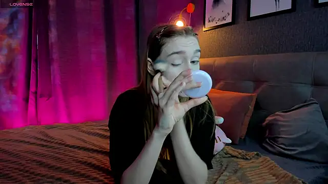 Snapshot of Lesi_Moonie01 chatting on November 9, 9:29 am Lesi Moonie01 online show from November 9, 9:29 am