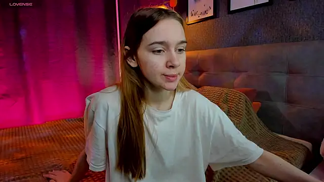 Snapshot of Lesi_Moonie01 chatting on November 30, 9:24 am Lesi Moonie01 online show from November 30, 9:24 am