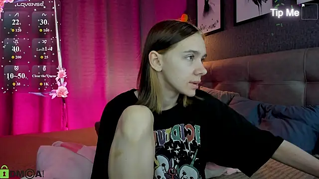 Snapshot of Lesi_Moonie01 chatting on July 12, 9:22 am Lesi Moonie01 online show from July 12, 9:22 am