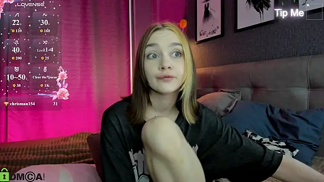 Snapshot of Lesi_Moonie01 chatting on July 22, 9:23 am Lesi Moonie01 online show from July 22, 9:23 am