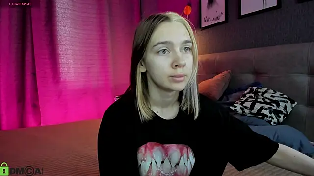 Snapshot of Lesi_Moonie01 chatting on July 30, 9:41 am Lesi Moonie01 online show from July 30, 9:41 am