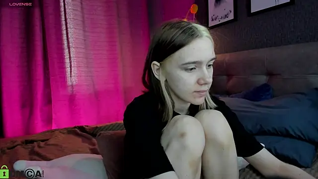 Snapshot of Lesi_Moonie01 chatting on August 2, 9:30 am Lesi Moonie01 online show from August 2, 9:30 am