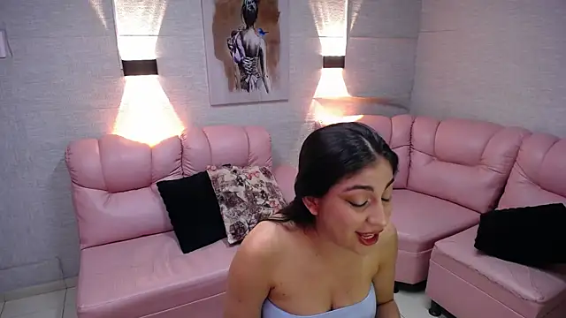 Snapshot of Alaya_cute chatting on November 8, 12:00 am Alaya cute online show from November 8, 12:00 am