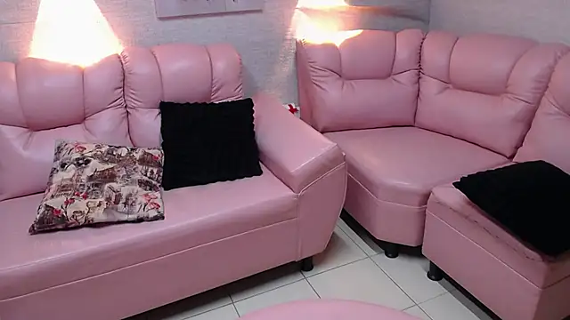 Snapshot of Alaya_cute chatting on November 15, 12:08 am Alaya cute online show from November 15, 12:08 am