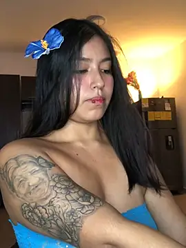 Snapshot of EmmaRossem chatting on February 19, 7:43 pm EmmaRossem online show from February 19, 7:43 pm