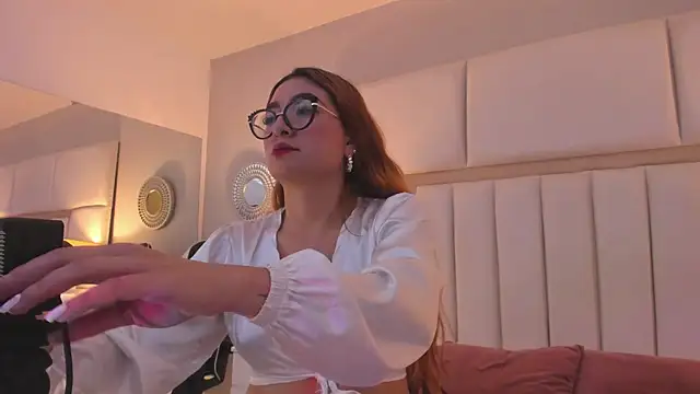 Snapshot of AmbarSantany chatting on February 6, 8:23 pm AmbarSantany online show from February 6, 8:23 pm