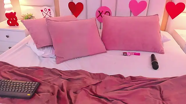 Snapshot of AmbarSantany chatting on February 14, 1:34 am AmbarSantany online show from February 14, 1:34 am