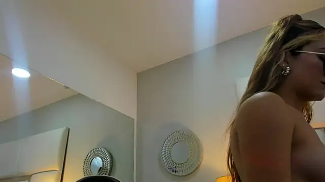 Snapshot of AmbarSantany chatting on March 13, 8:32 pm AmbarSantany online show from March 13, 8:32 pm