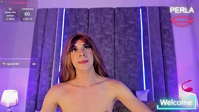 Snapshot of MaxiRogers chatting on February 17, 11:20 pm MaxiRogers online show from February 17, 11:20 pm