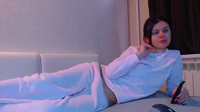 Snapshot of LeggyLover90 chatting on December 2, 10:53 am LeggyLover90 online show from December 2, 10:53 am