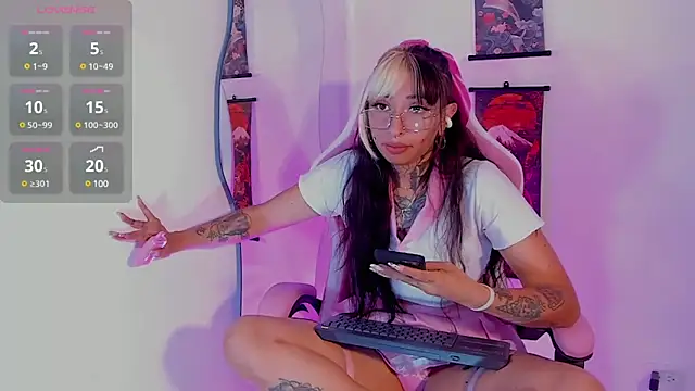 HollyHudsonn online show from January 31, 5:32 pm