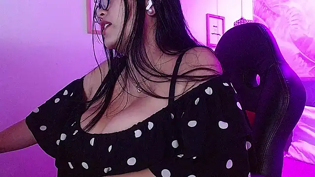 violletha online show from February 5, 12:27 pm