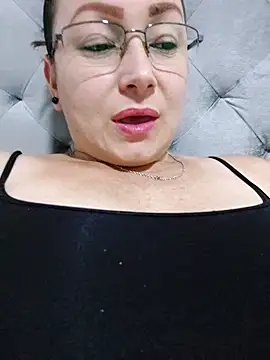 Snapshot of milly_sanchez chatting on June 2, 6:21 pm milly sanchez online show from June 2, 6:21 pm