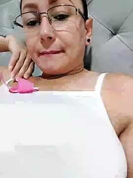 Snapshot of milly_sanchez chatting on June 3, 6:57 pm milly sanchez online show from June 3, 6:57 pm