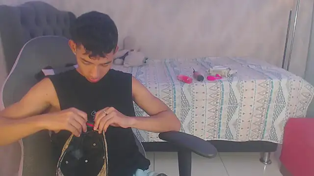 jose sexycumm online show from February 2, 8:08 pm