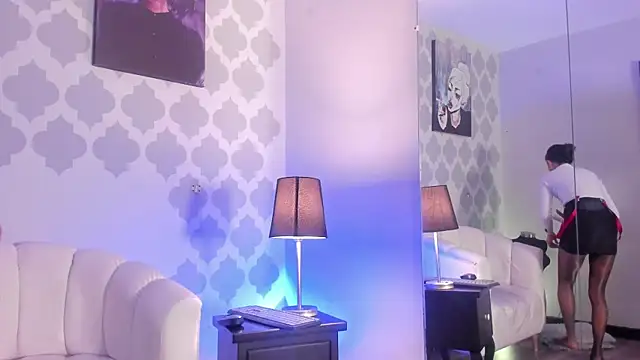 Snapshot of GabyPetit chatting on May 8, 11:59 am GabyPetit online show from May 8, 11:59 am