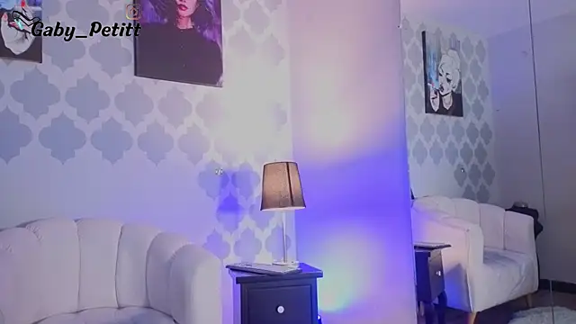 Snapshot of GabyPetit chatting on June 4, 11:49 am GabyPetit online show from June 4, 11:49 am