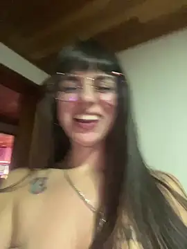 Snapshot of VioletaSubmissive chatting on December 28, 2:43 am VioletaSubmissive online show from December 28, 2:43 am