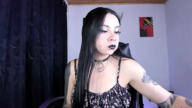emilydolll666 online show from July 24, 9:35 pm
