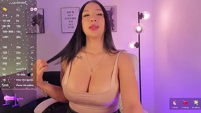Emilyymilleer  online show from April 28, 3:17 pm