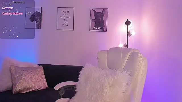 Emilyymilleer  online show from June 7, 5:06 pm