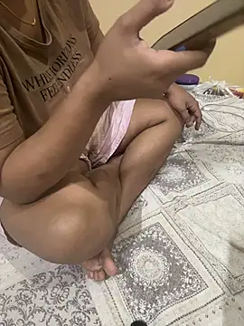 Snapshot of sissarahotty chatting on August 9, 2:11 pm sissarahotty online show from August 9, 2:11 pm