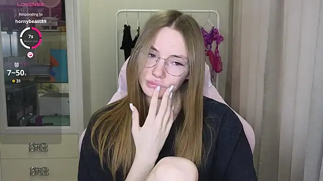 Snapshot of littlevildevil chatting on March 10, 11:10 am littlevildevil online show from March 10, 11:10 am